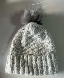 LAUREN CONRAD COZY GRAY NEUTRAL‎ COLORED KNIT BEANIE WITH POM POM NEW