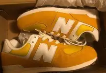 New Balance Tan / Yellow 696 Suede Sneakers