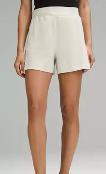 Lululemon Bone Stretch Woven Relaxed-Fit High-Rise Short 4" S