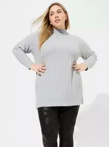 NWT Torrid Vegan Cashmere Turtleneck Tunic Sweater - 2x Pale Heather Gray