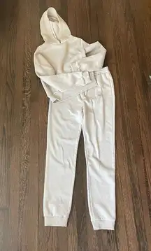 Amazon beige sweatshirt/pants set
