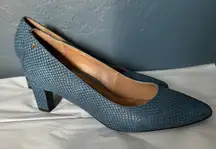 Vionic Mia blue snake embossed Textured Blue Heels