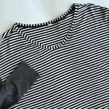 Lululemon Black White‎ Striped Long Sleeve Top Workout Athleisure Women’s Size 8