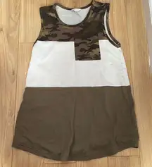 Camo layer tank top size small