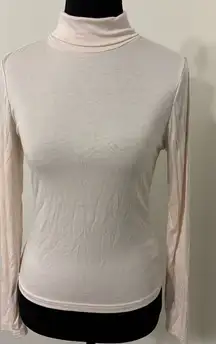 Ivory basic Turtleneck Sweater for layering. Size Small NWT