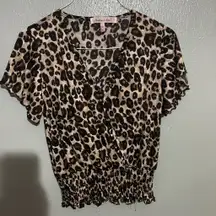 Blouse Leopard print top with ruffle detailing #wildprint  leopard print, ruffle details, animal print, statement top, cropped, trendy, print blouse, retro style, bold pattern, wildlife print