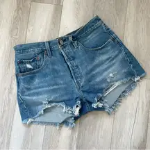 Levis 501 High Rise Button Fly Distressed Denim Shorts Medium Wash (size 30)