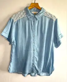DownEast Women’s Sz M Lt Blue Chambray Crochet Lace Detail Boho Western Top