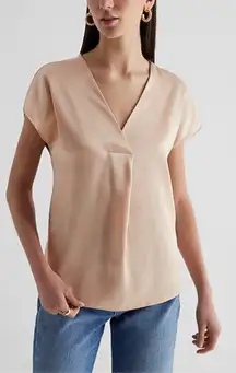 Nicole Miller NY Champagne Satin V-Neck Short Sleeve Tee