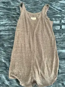 grey tank top Size S Missing size tag