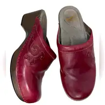 DANSKO LEATHER MULE CLOGS WINE EMBOSSED SZ 39