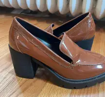 heeled loafer