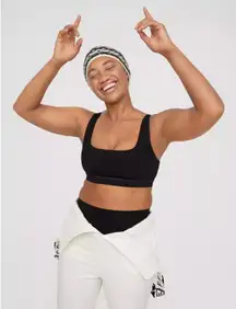 NWT Aerie OFFLINE By Goals Pop Stitch Sports Bra Black Yoga Exercise Gym Size M