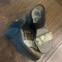OTBT Wedge Sandel Black Animal Print /Rattan Wedge Worn Once 7