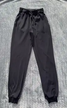 Lululemon Women's Sweatpants Jogger Black Soft Tapered Athletic Pants‎ Size 2
