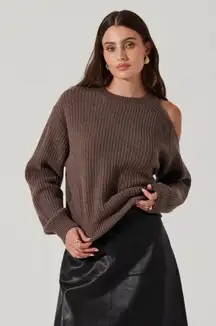 ASTR The Label Millicent Ribbed Cold Shoulder Sweater – Mushroom Brown (Size S