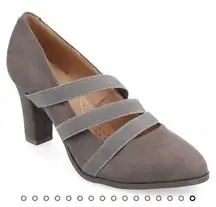 JOURNEE COLLECTION Loren slip on dress shoe Sz 9 M Gray Faux Suede Pump Heels