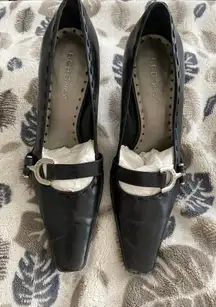 New Women’s Size 6B Black Leather Pumps By