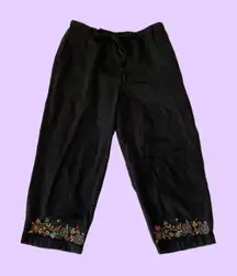 Vintage Y2K Black floral embroidered Capri pants 🔥
