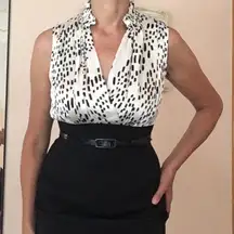 ULTRA FLATTERING WHBM dress 🖤🤍🖤