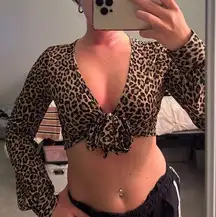 Windsor Super cute cheetah cropped long-sleeve that ties in the middle.