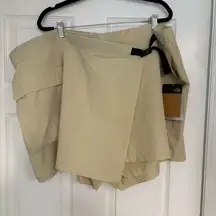 The North Face Beige Cargo SKORT‎ Size 26W