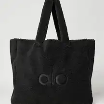 Alo yoga foxy Sherpa tote black NWT