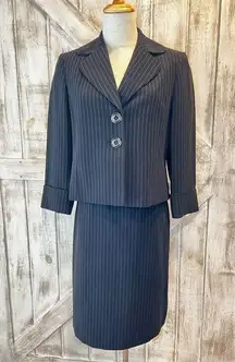 Tahari Arthur P Levine Women’s business 2pc suit black with white stripe size 4P