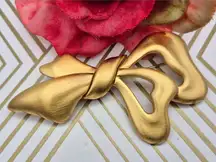 MONET Signed Brooch Pin Brushed Gold Tone Elegant Graceful Ribbon 3" Stunning