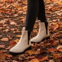NWOT Women’s TOMS Dakota Cream Ankle Boots size 9.5