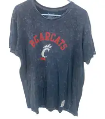 The original Retro Brand Bear Cats University of Cincinnati XL crew neck short s