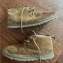 UGG Neumel Boots in Color Chestnut