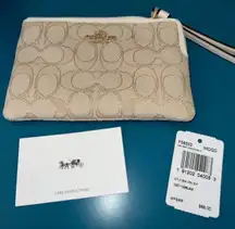 Coach Wristlet nwt and care card