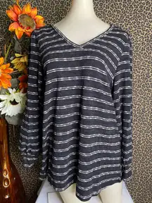 ✅3/$30✅ NWT  Black Striped Long Balloon Sleeve Open Keyhole Back Top | LARGE |