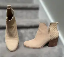 TOMS Everly Cut Out Leather Suede Stacked Heel Booties Cream Womens 9 Almond Toe