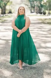 Impressions Pleated Maxi Dress in Kelly Green