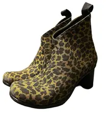 Charleston Shoe Co. telfair Ankle Stretch‎ Booties Cheetah Size 7