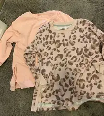 Avia (16-18) & New Direction (1X) relaxed athletic tops.  2 For 1.  Side slits