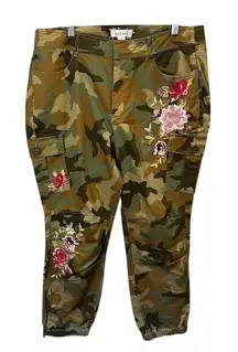 Sundance Women's Floral Embroidered Camo Cargo Pants Size 14 Green Jogger Leg
