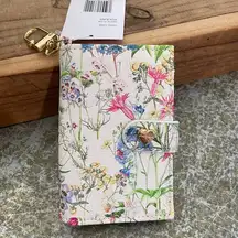 Betsey Johnson  WHITE “SPRING FLORAL PRINT ” KEYCHAIN CARD WALLET