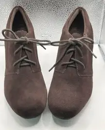 Clarks Boots Women 7.5 Brown Suede Tiger Leather Heeled Lace Up Booties‎