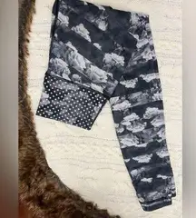 Lululemon Wunder Under Black/Gray/ Polka Dot Cloud - Size 4