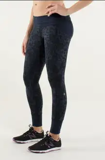 Lululemon En Route Crop Leggings Paisley Inkwell Size: 6