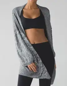 Lululemon Breeze Easy Wrap in Heathered Light Grey & Deep Coal