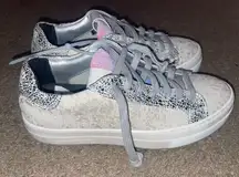 NWOT Vintage P448 Thea Low-Top White & Silver Metallic Paint Crackle Sneakers