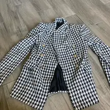 En creme houndstooth blazer