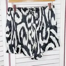 H&M Printed Crinkle Satin Elastic Waist Shorts‎ Black Cream Small