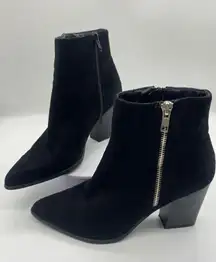 Forever 21 faux suede size 7 black booties with zipper