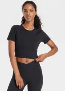 NWT JoyLab Women's M Black Active Cropped Fit Short Sleeve Tee Crew Neck