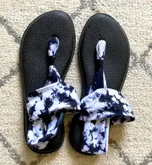 Black tie dye Sanuk size 9